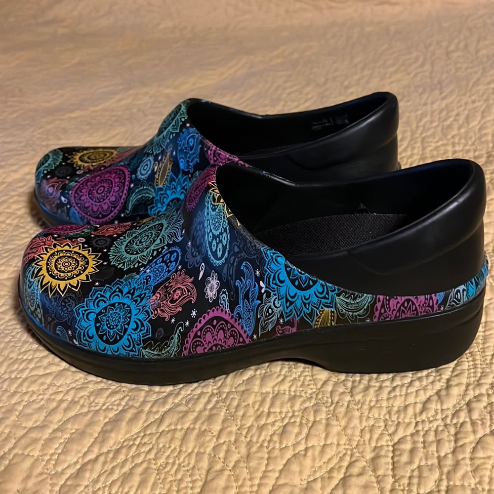 Crocs size 7 shoes
